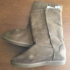 Old Navy faux fur boots